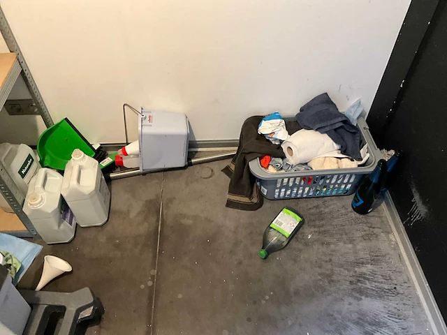 Schoonmaakwagen boma + diverse schoonmaakmiddelen - afbeelding 7 van  7
