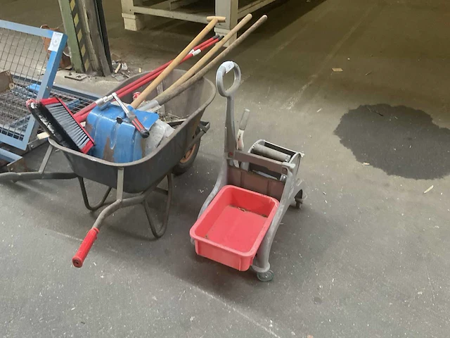 Schoonmaakwagen - afbeelding 1 van  4