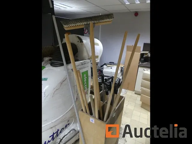 Schoppen, borstel en gereedschapsgreep - afbeelding 2 van  6
