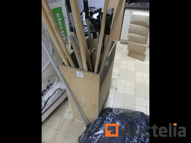 Schoppen, borstel en gereedschapsgreep - afbeelding 3 van  6