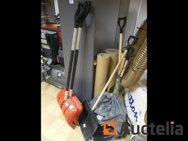 Schoppen, borstel en gereedschapsgreep - afbeelding 4 van  6