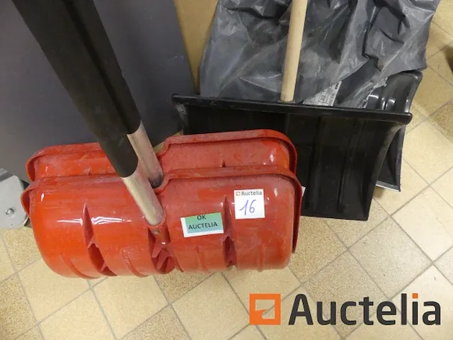 Schoppen, borstel en gereedschapsgreep - afbeelding 5 van  6