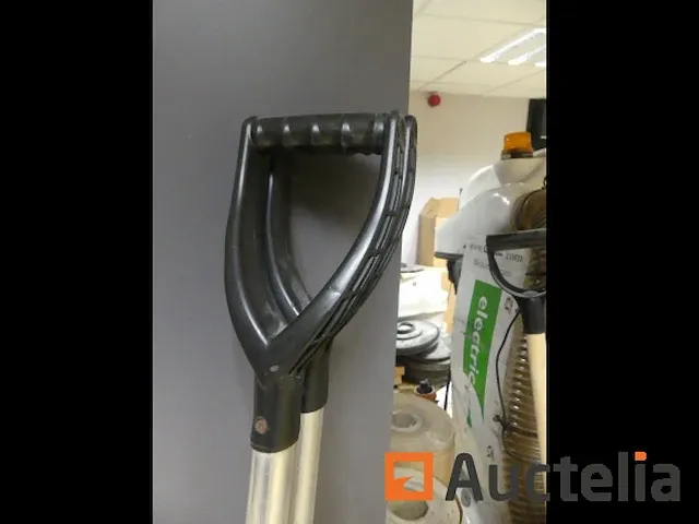 Schoppen, borstel en gereedschapsgreep - afbeelding 6 van  6