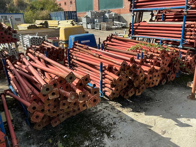 Schoren (rood) 64x aannemersmateriaal - afbeelding 1 van  2