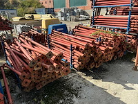 Schoren (rood) 64x aannemersmateriaal - afbeelding 1 van  2