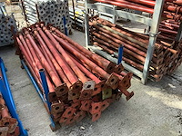 Schoren (rood) 64x aannemersmateriaal - afbeelding 2 van  2