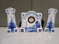 Schouwgarnituur in delft - afbeelding 1 van  5