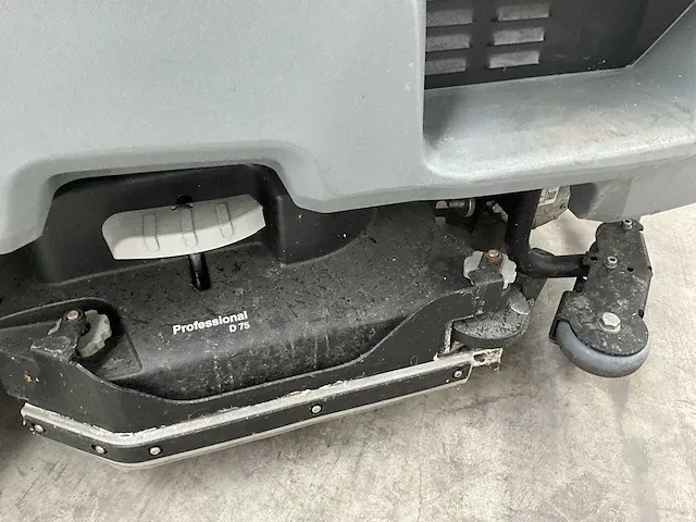 Schrob-zuigmachine kärcher professional b 150 r - afbeelding 2 van  29
