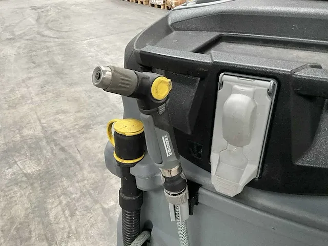 Schrob-zuigmachine kärcher professional b 150 r - afbeelding 8 van  17