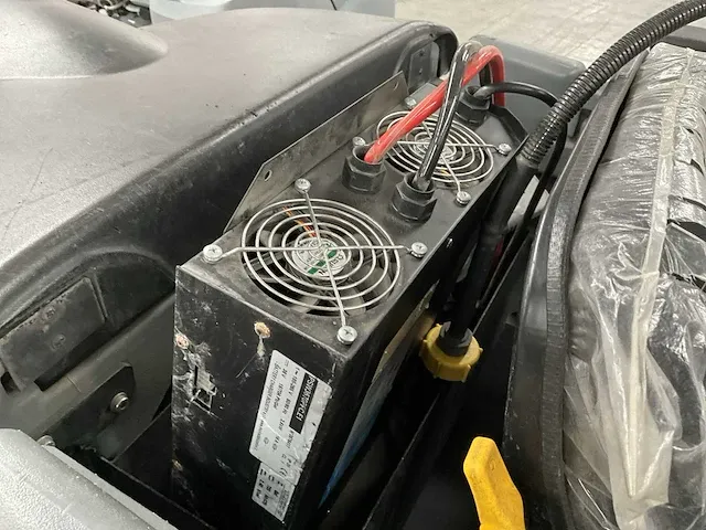 Schrob-zuigmachine kärcher professional b 250 r - afbeelding 4 van  19