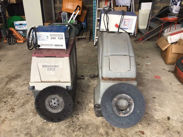 Schrobzuigmachine (2x) - afbeelding 1 van  17
