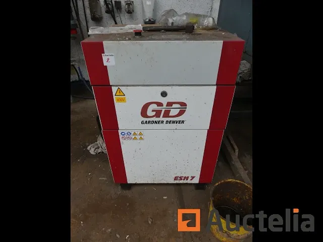 Schroefcompressor, droger en tank - afbeelding 2 van  9