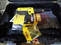 Schroefmachine in zijn dcd776 box