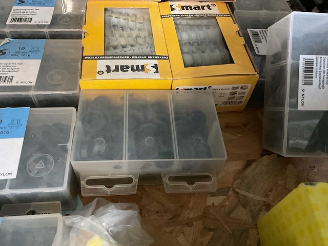 Schroeven en dopjes - afbeelding 5 van  10