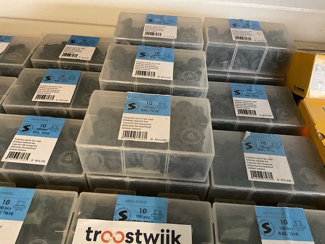 Schroeven en dopjes - afbeelding 7 van  10