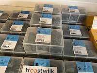 Schroeven en dopjes - afbeelding 7 van  10