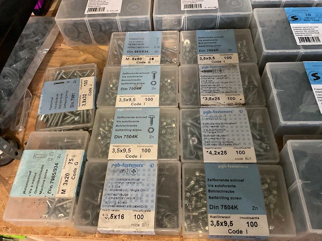 Schroeven en dopjes - afbeelding 10 van  10