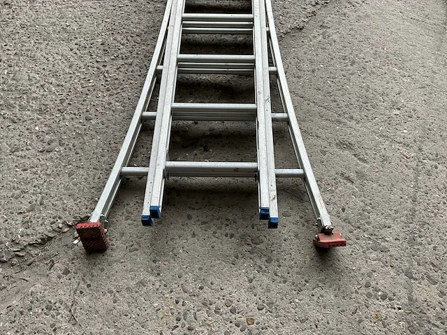 Schuifladder driedelig - afbeelding 2 van  3
