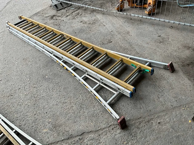 Schuifladder driedelig - afbeelding 1 van  3
