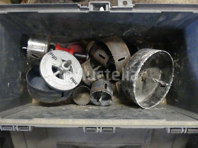 Schuimpistolen met accuboormachine, doos met gatenzaag - afbeelding 2 van  13