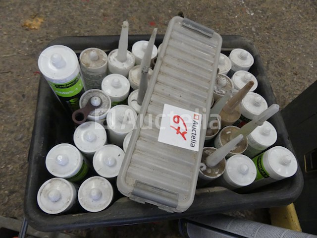 Schuimpistolen met accuboormachine, doos met gatenzaag - afbeelding 3 van  13