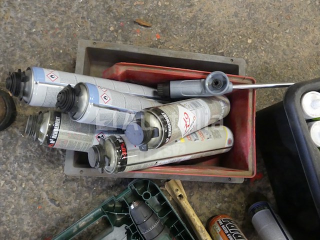 Schuimpistolen met accuboormachine, doos met gatenzaag - afbeelding 1 van  13