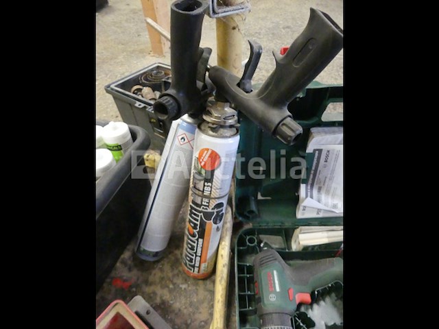 Schuimpistolen met accuboormachine, doos met gatenzaag - afbeelding 8 van  13