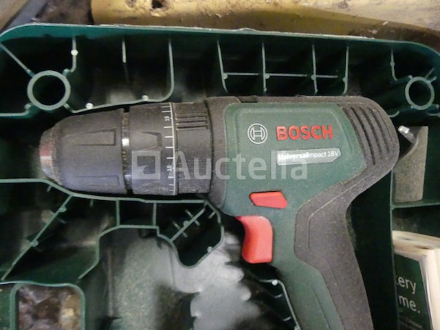 Schuimpistolen met accuboormachine, doos met gatenzaag - afbeelding 12 van  13