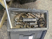 Schuimpistolen met accuboormachine, doos met gatenzaag - afbeelding 13 van  13