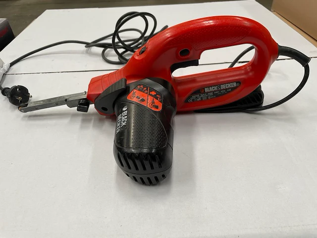 Schuurmachine black and decker - afbeelding 1 van  3