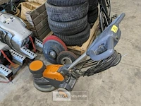 Schuurmachine en borstels, taski, zonder verdere gegevens - afbeelding 1 van  2