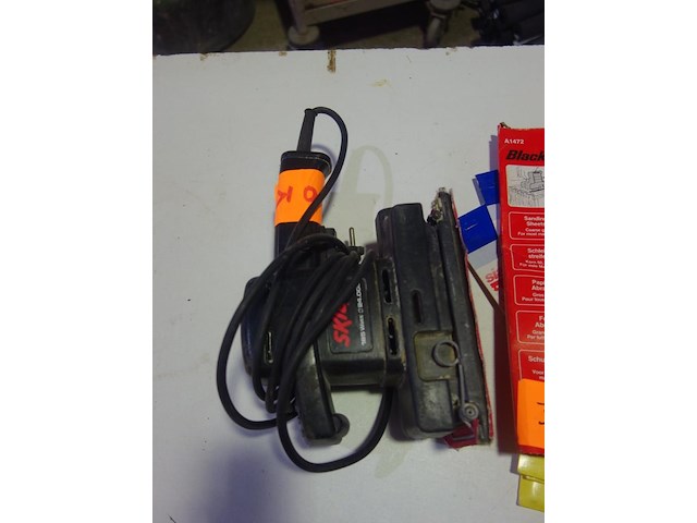 Schuurmachine en schuurpapier - afbeelding 2 van  3