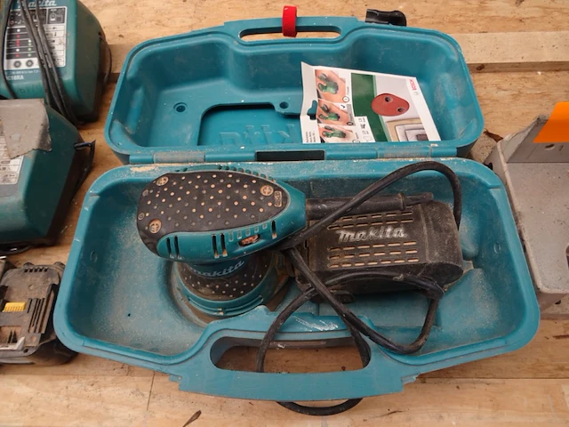 Schuurmachine makita - afbeelding 1 van  5