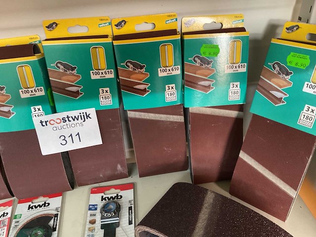 Schuurpapier zagen en boren - afbeelding 3 van  8