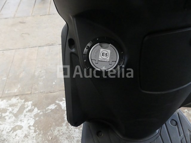 Scooter 50cc (zeer weinig km) kymco agility 16+ 50 4t (2024-826 km)(vin: lc2cc0000r1002452) - afbeelding 1 van  19