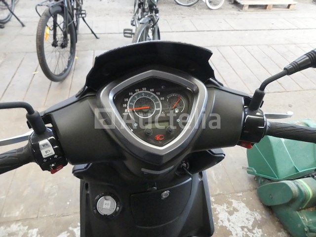 Scooter 50cc (zeer weinig km) kymco agility 16+ 50 4t (2024-826 km)(vin: lc2cc0000r1002452) - afbeelding 17 van  19