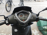 Scooter 50cc (zeer weinig km) kymco agility 16+ 50 4t (2024-826 km)(vin: lc2cc0000r1002452) - afbeelding 17 van  19