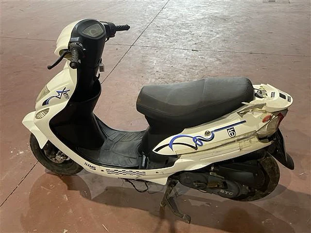 Scooter btc - afbeelding 1 van  11