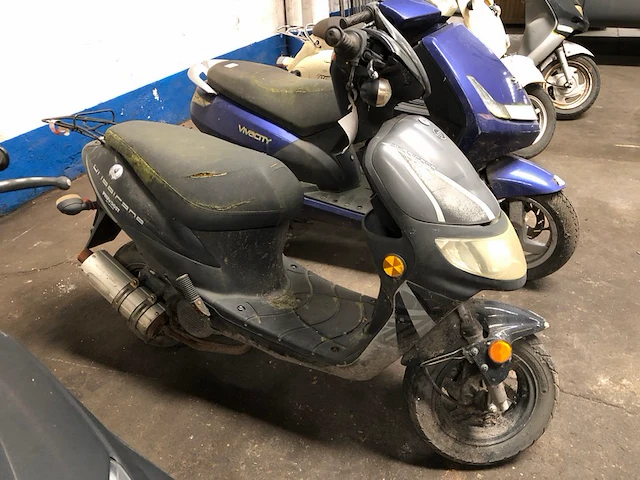 Scooter hurricane - afbeelding 1 van  5