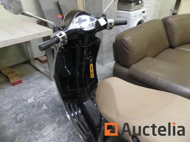 Scooter piaggio vespa primavera - afbeelding 8 van  9
