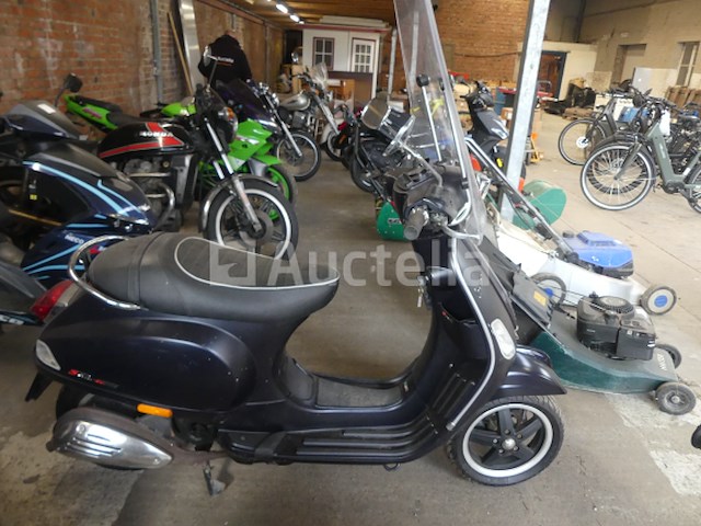 Scooter piaggio vespa s50 4v (2014-12.319 km)(vin:zapc3860000009394 ) - afbeelding 1 van  13