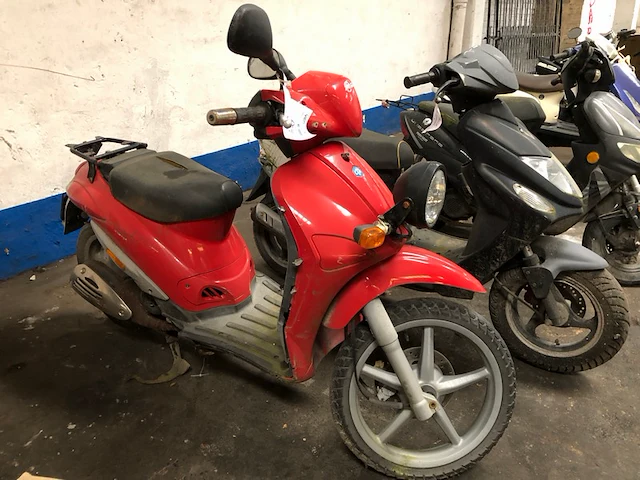Scooter piaggio - afbeelding 1 van  6