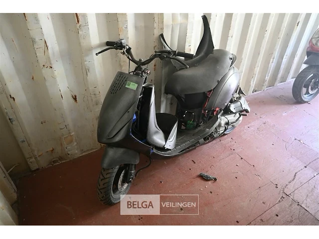 Scooter piaggio - afbeelding 1 van  4