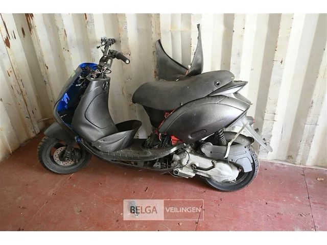 Scooter piaggio - afbeelding 2 van  4