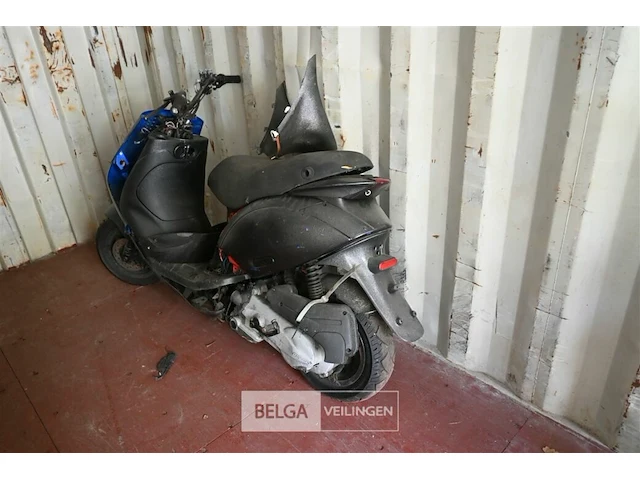 Scooter piaggio - afbeelding 3 van  4