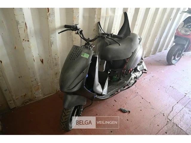 Scooter piaggio - afbeelding 4 van  4