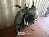 Scooter piaggio - afbeelding 4 van  4