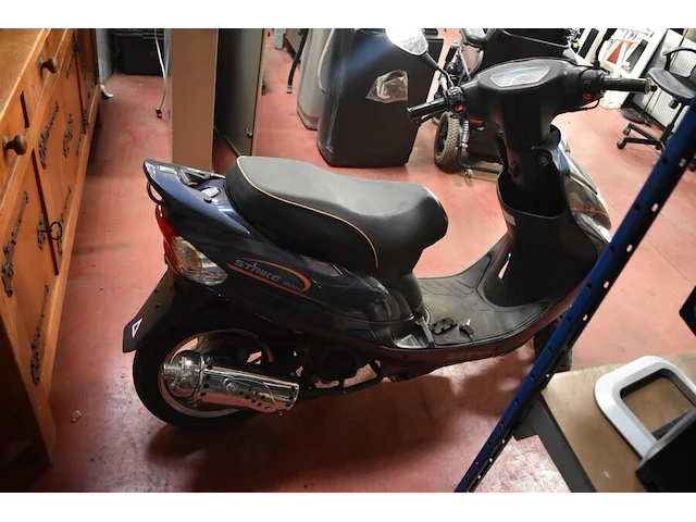 Scooter razzo met sleuel strike 50cc ld5tcbpa0eeoo00433 - afbeelding 6 van  17