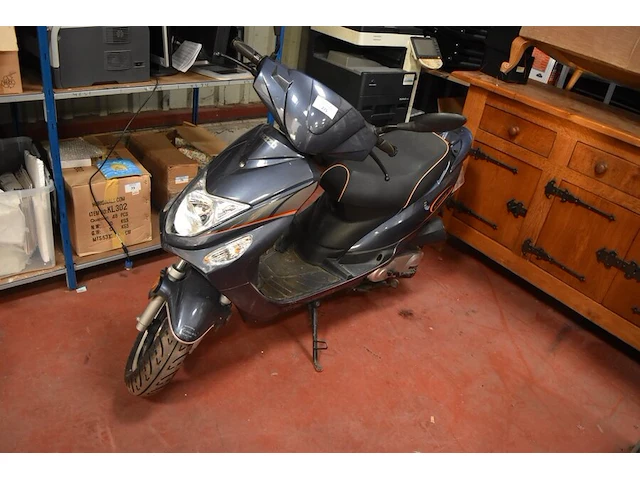 Scooter razzo met sleuel strike 50cc ld5tcbpa0eeoo00433 - afbeelding 1 van  17