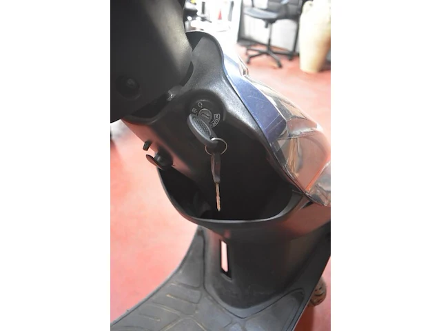 Scooter razzo met sleuel strike 50cc ld5tcbpa0eeoo00433 - afbeelding 11 van  17